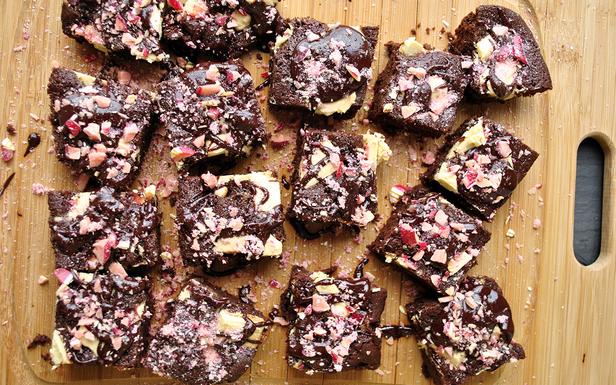 Wie man Brownies mit weißer Schokolade zubereitet