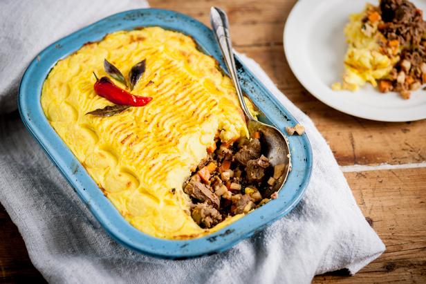 Wie man Rudolph Pie (Weihnachts-Shepherd's Pie) zubereitet