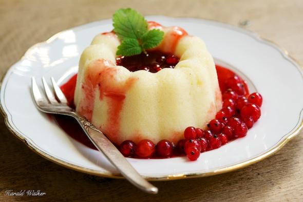 Rezept für indischen Grießpudding mit Johannisbeersauce