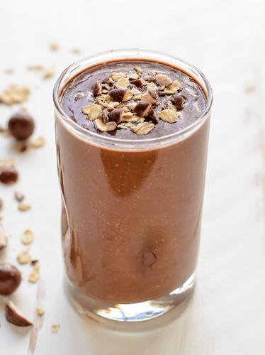 So bereiten Sie einen Smoothie für aktive Menschen zu