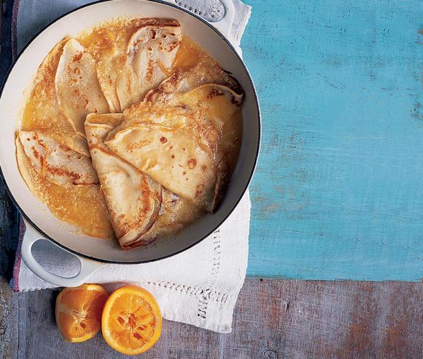 Wie man Crêpes Suzette zubereitet