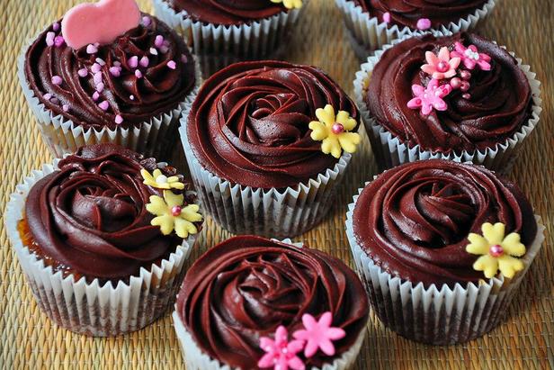 Çikolatalı Ganajlı Cupcake Nasıl Yapılır?