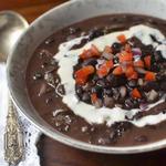 Kubanische schwarze Bohnensuppe