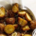 بطاطا مخبوزة مع صلصة مويو "Papas con Moyo"