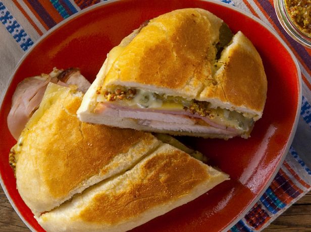 So bereiten Sie ein kubanisches Moyo-Nudelsandwich zu