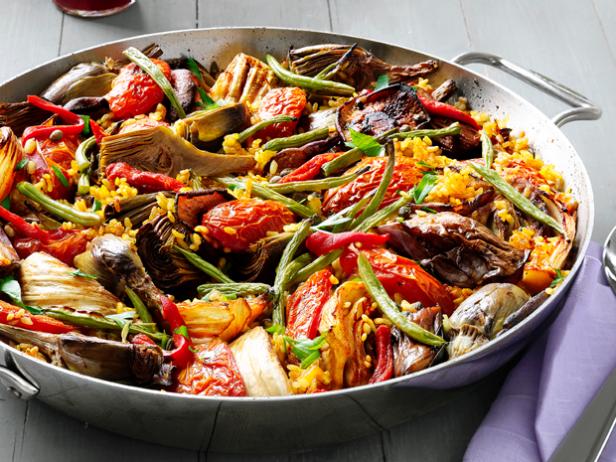 Wie man vegetarische Paella zubereitet