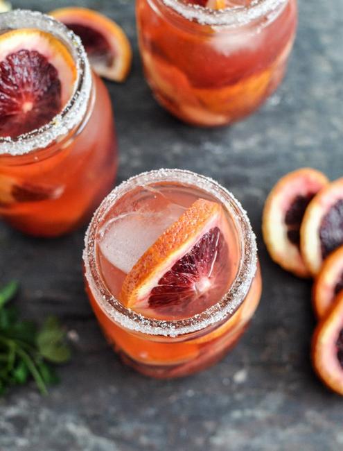 Kuinka tehdä appelsiini-sangriaa