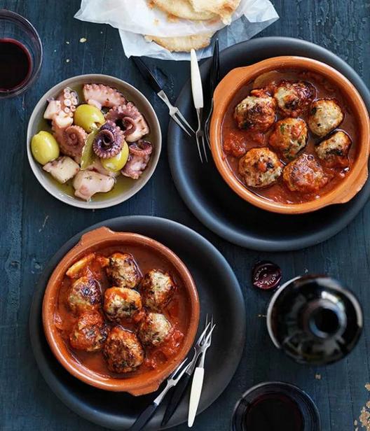 Zubereitung - Fleischbällchen-Tapas in Knoblauch-Tomaten-Sauce (Albondigas)