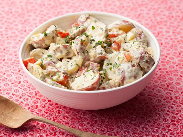 Wie man spanischen Kartoffelsalat zubereitet