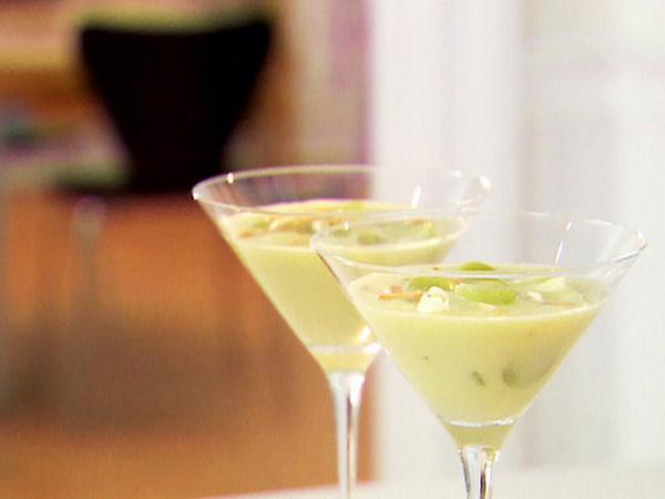 Zubereitung - Weißes Gazpacho mit Trauben und gerösteten Mandeln