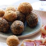 Panierte, frittierte Oliven