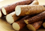 Piatto cubano "Ajiaco" con ortaggi a radice e carne mista.