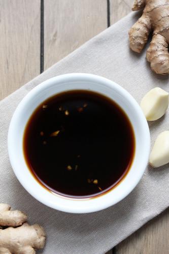 So bereiten Sie Teriyaki-Sauce zu Hause zu