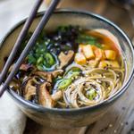 Herzhafte Misosuppe mit Shiitake-Pilzen