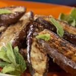 Japanische gegrillte Aubergine mit Miso-Glasur