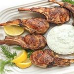 Lammkoteletts mit griechischer Minz-Joghurt-Sauce