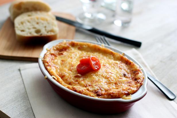 Wie man griechische Moussaka zubereitet