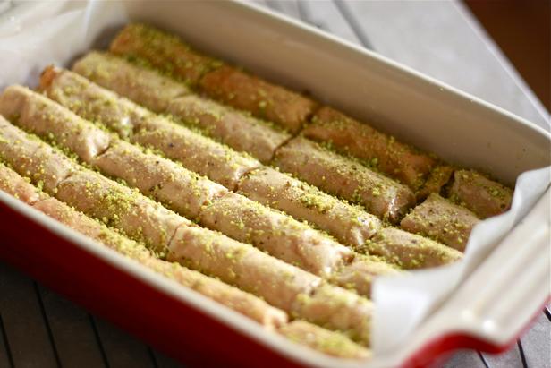 Kuidas teha mee-baklaavat Ladyfingersi rullides