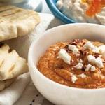 Griechische Dip-Sauce „Htipiti“ mit Paprika und Feta-Käse