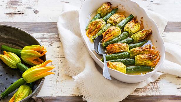 So bereiten Sie gefüllte Zucchiniblüten zu