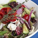 Horiatiki (Griechischer Salat mit Feta-Käse)