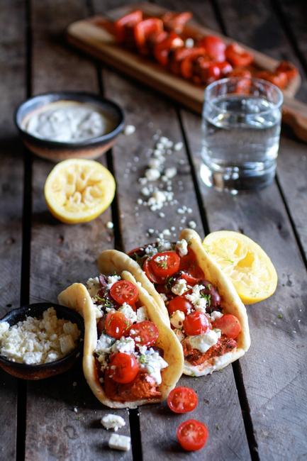 Zubereitung von gegrilltem Lachs-Gyros