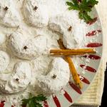 Griechische Mürbeteigkekse (Kourabye) mit Walnüssen