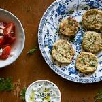 Kolokifokeftedes (griechische Zucchinikoteletts)