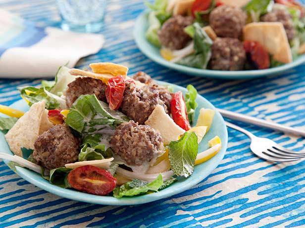 Yunan Köfte Salatası Nasıl Yapılır?