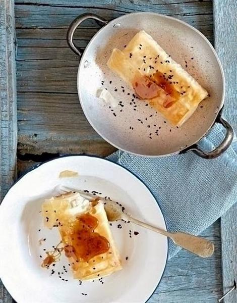 Saganaki Peynirli Kızarmış Peynir Nasıl Yapılır?