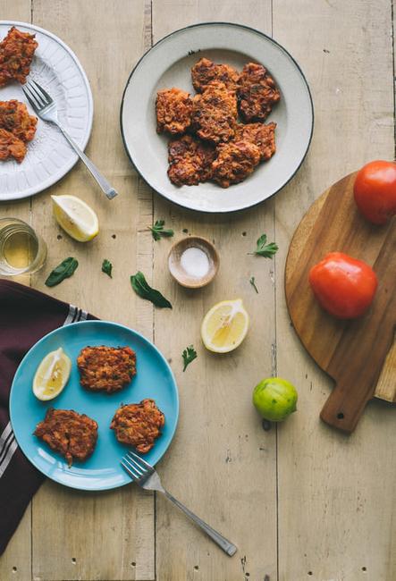 Wie man Tomatenkoteletts zubereitet