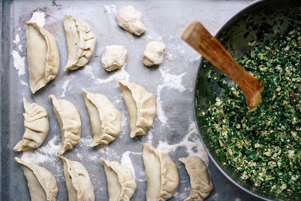 Zubereitung - Teigtaschen gefüllt mit Saubohnen, Pinienkernen und Minze