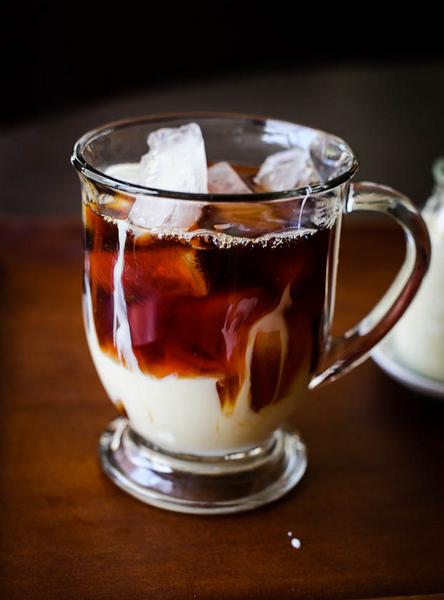 Wie man Eiskaffee zubereitet