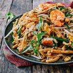 Pad Thai mit Garnelen und Tofu