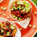 Thailändische Hähnchen-Salat-Wraps mit Glasur