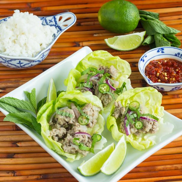 Wie man Laab zubereitet, ein thailändisches Putenhackfleischgericht