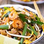 Gebratene Pad Thai Nudeln mit Garnelen