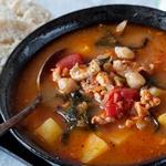 Portugiesische Kichererbsen- und Grünkohlsuppe