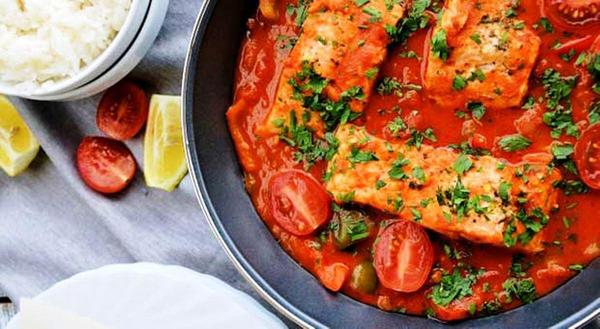 Domates soslu kızarmış mezgit balığı nasıl pişirilir?