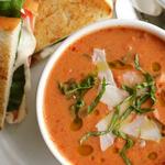 Portugiesische Tomatensuppe mit Wurst