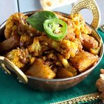 Geschmorte Kartoffeln mit Blumenkohl "Aloo Gobi"