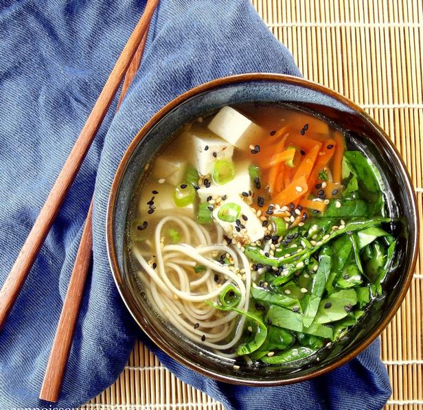 Zubereitung - Spinat-, Tofu- und Soba-Nudelsuppe