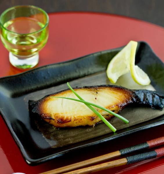 Come preparare il merluzzo nero al forno con glassa al miso