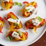 Bruschetta mit Paprika und Gorgonzola