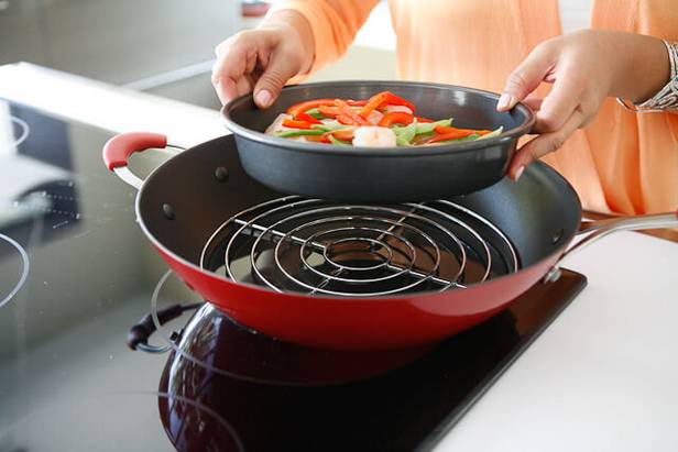 4 Möglichkeiten, im Wok zu kochen