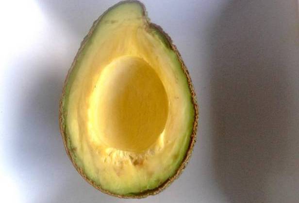 Avocado dunkelt nach 6 Stunden nach.