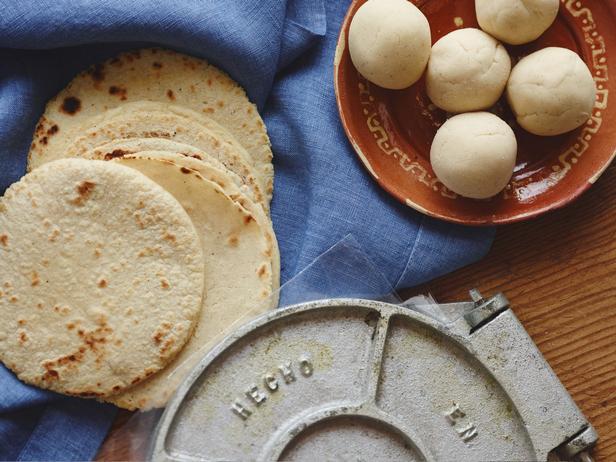 Wie man Honig-Mais-Tortillas zubereitet