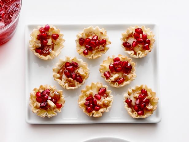 Rezept für Filoteig-Törtchen mit Käse und Granatapfel