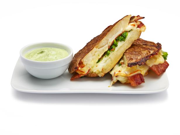Wie man Kartoffel-Paninis zubereitet