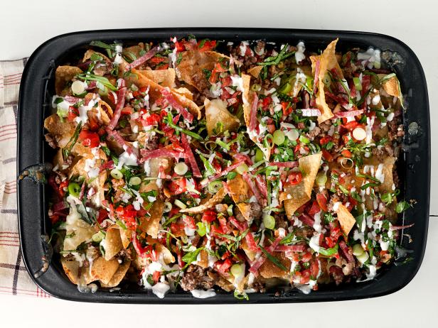 Wie man italienische Nachos im Guy-Fieri-Stil zubereitet